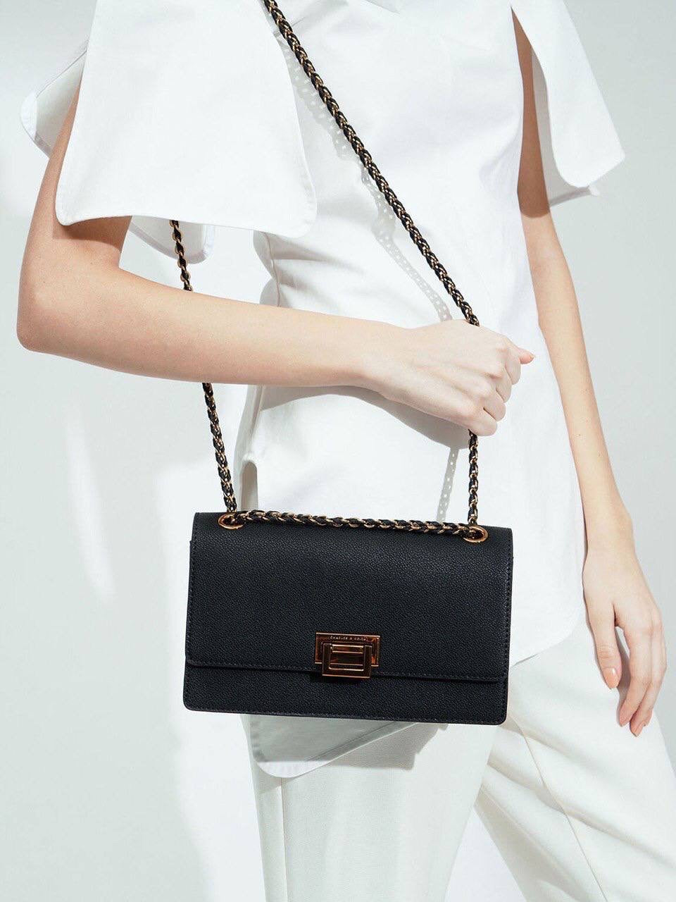 Chain Strap Shoulder Bag